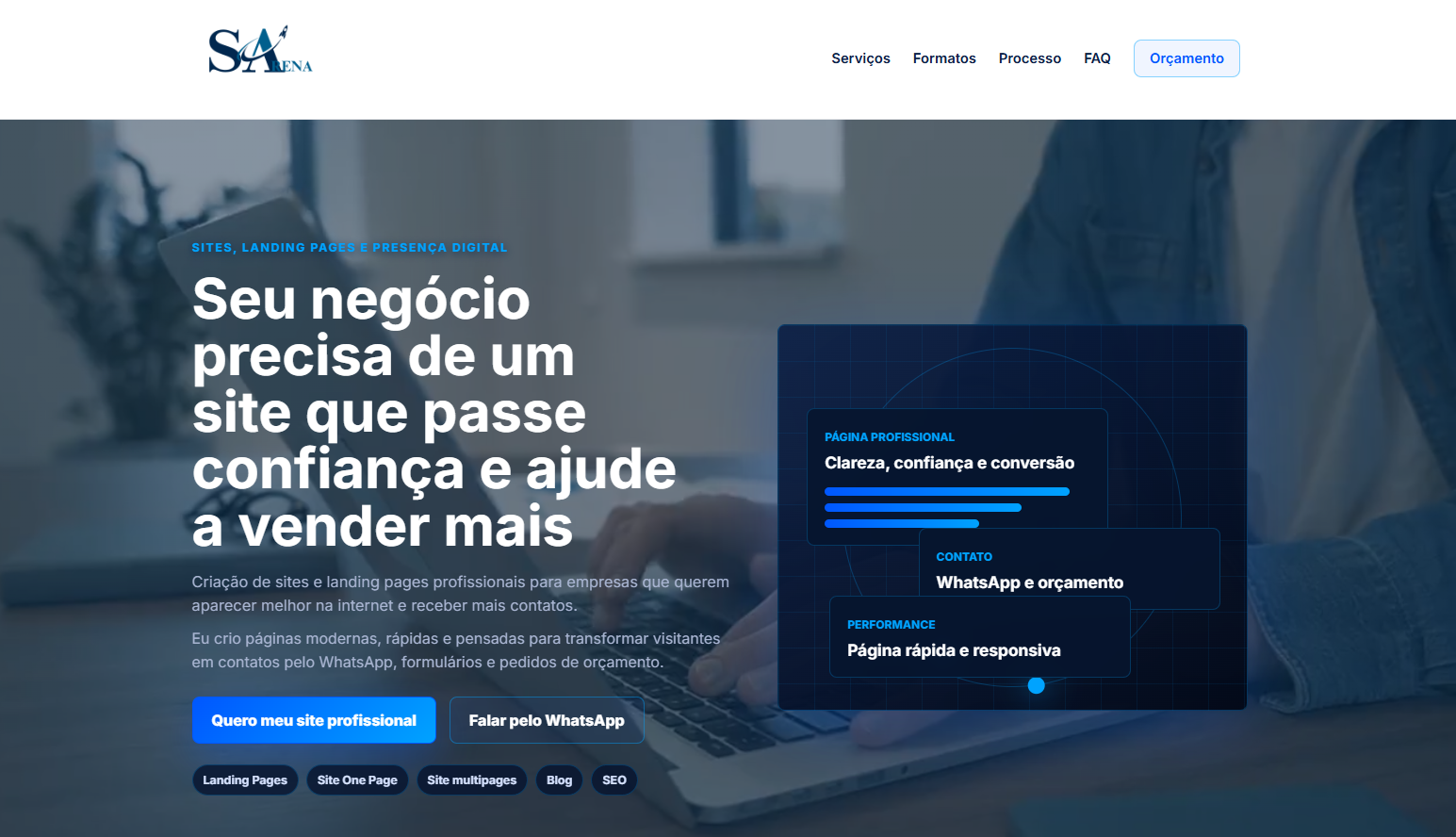 Visual do site aberto no notebook